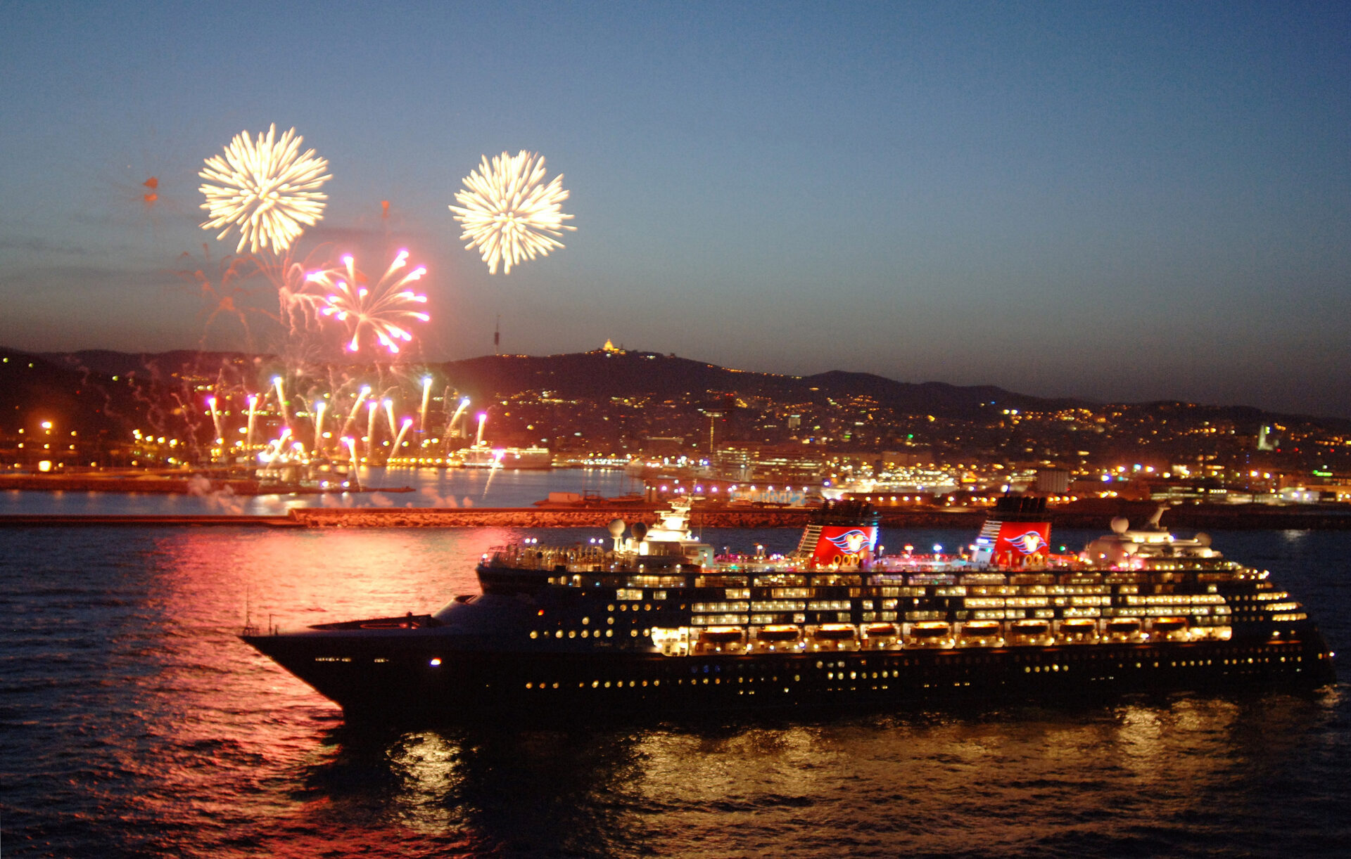 Where to See the World’s Best Fireworks on a Cruise Cruise.co.uk